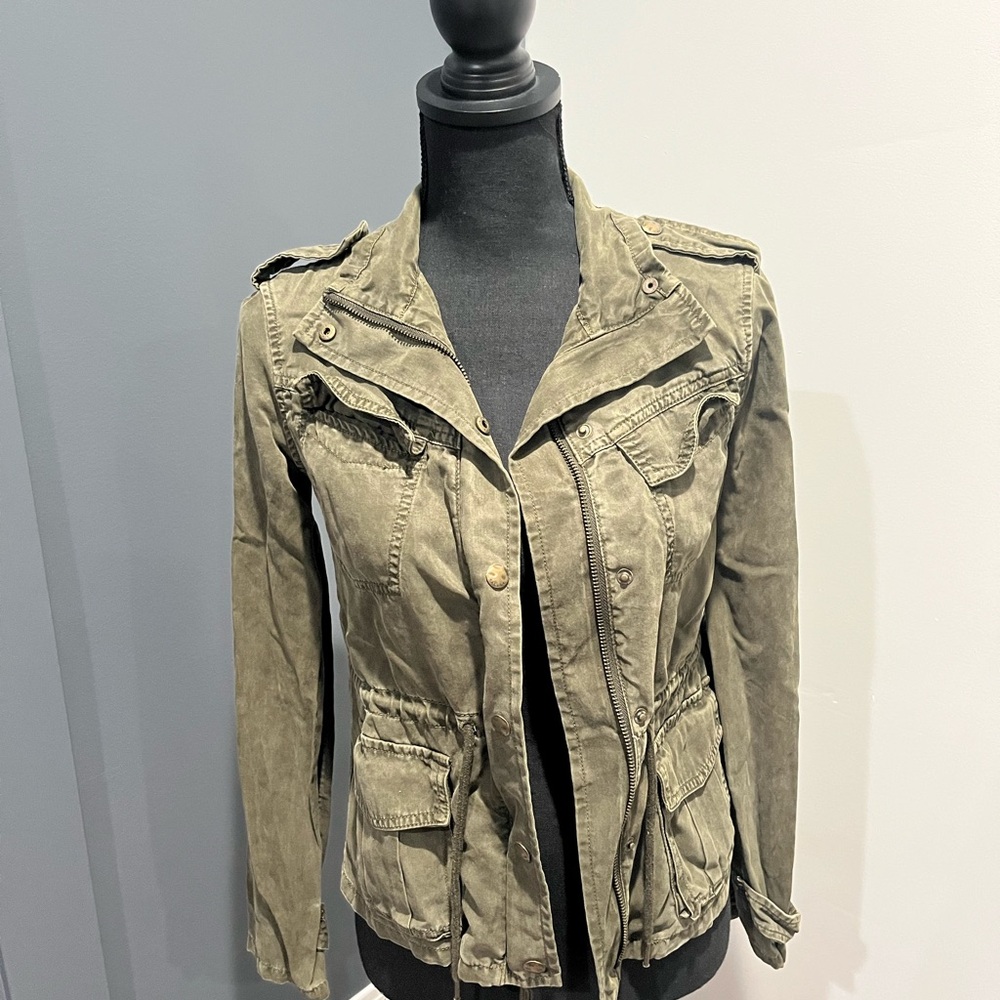 Talula Green Utility Jacket with Fitted Silhouette
